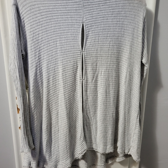 WE THE FREE | Light Gray Long Sleeve Top - Picture 8 of 9